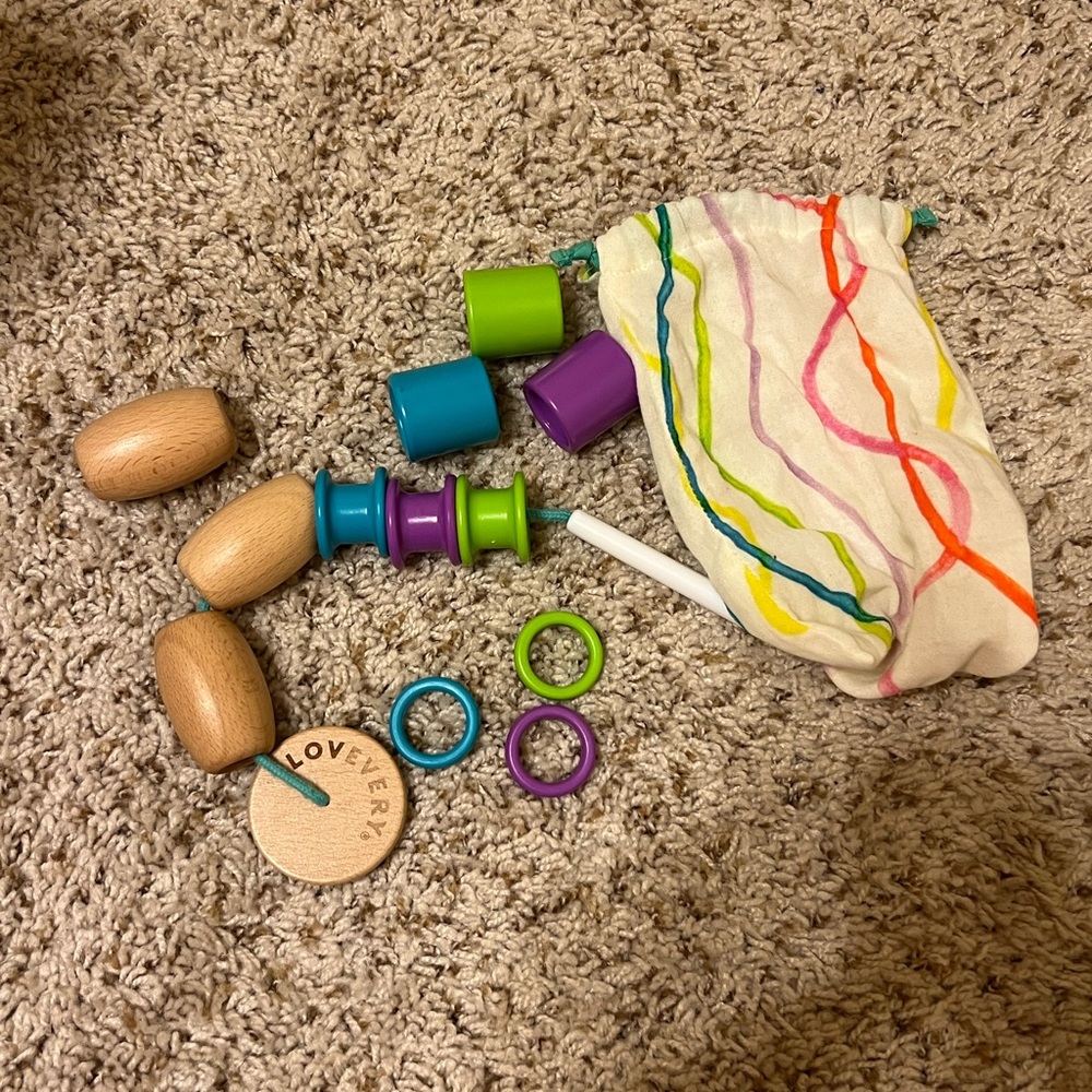 Lovevery Threadable Bead Kit & Drawstring Bag